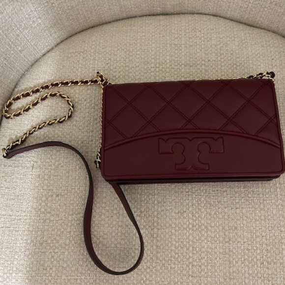 NWT Tory Burch Imperial Garnet burgundy Savannah Chain Flat Wallet Crossbody
